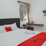 Reddoorz Near Istana Plaza 3