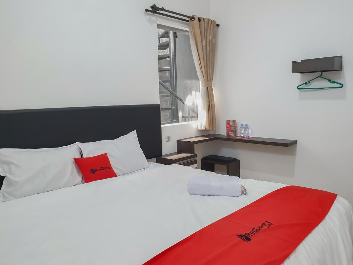 Hotel Reddoorz Near Istana Plaza 3